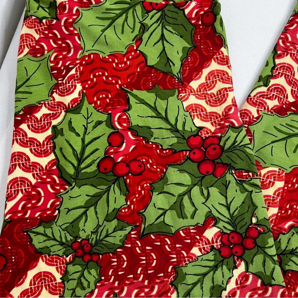 LuLaRoe Christmas Leggings Holly Berry Print Red Green Cream Size Plus TC2 18/28 - Picture 2 of 4